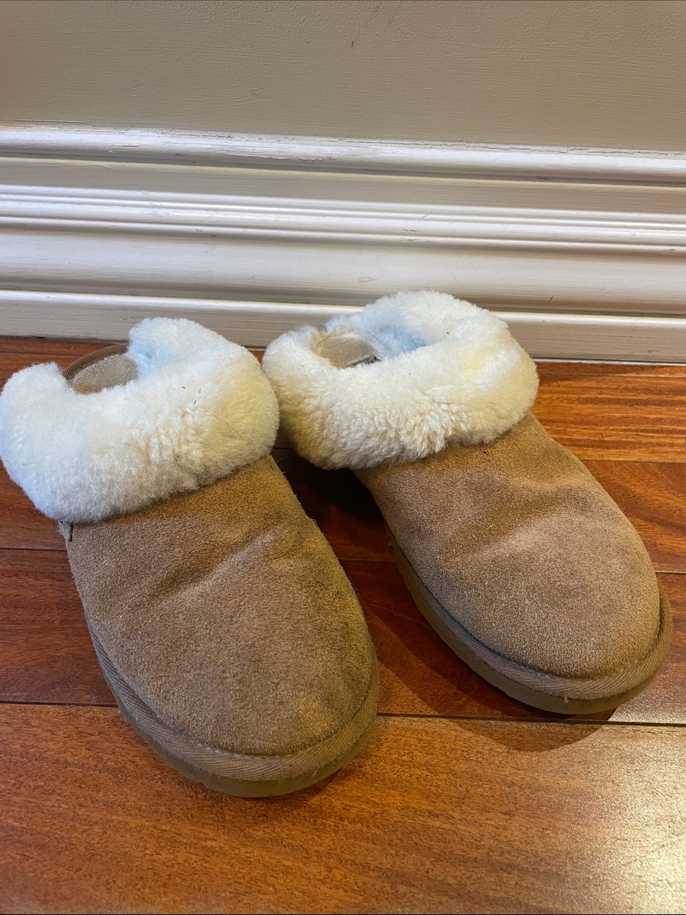 UGG- Cozy Shearling-Lined Suede Slipper Clogs in Chestnut -Women’s Size 6